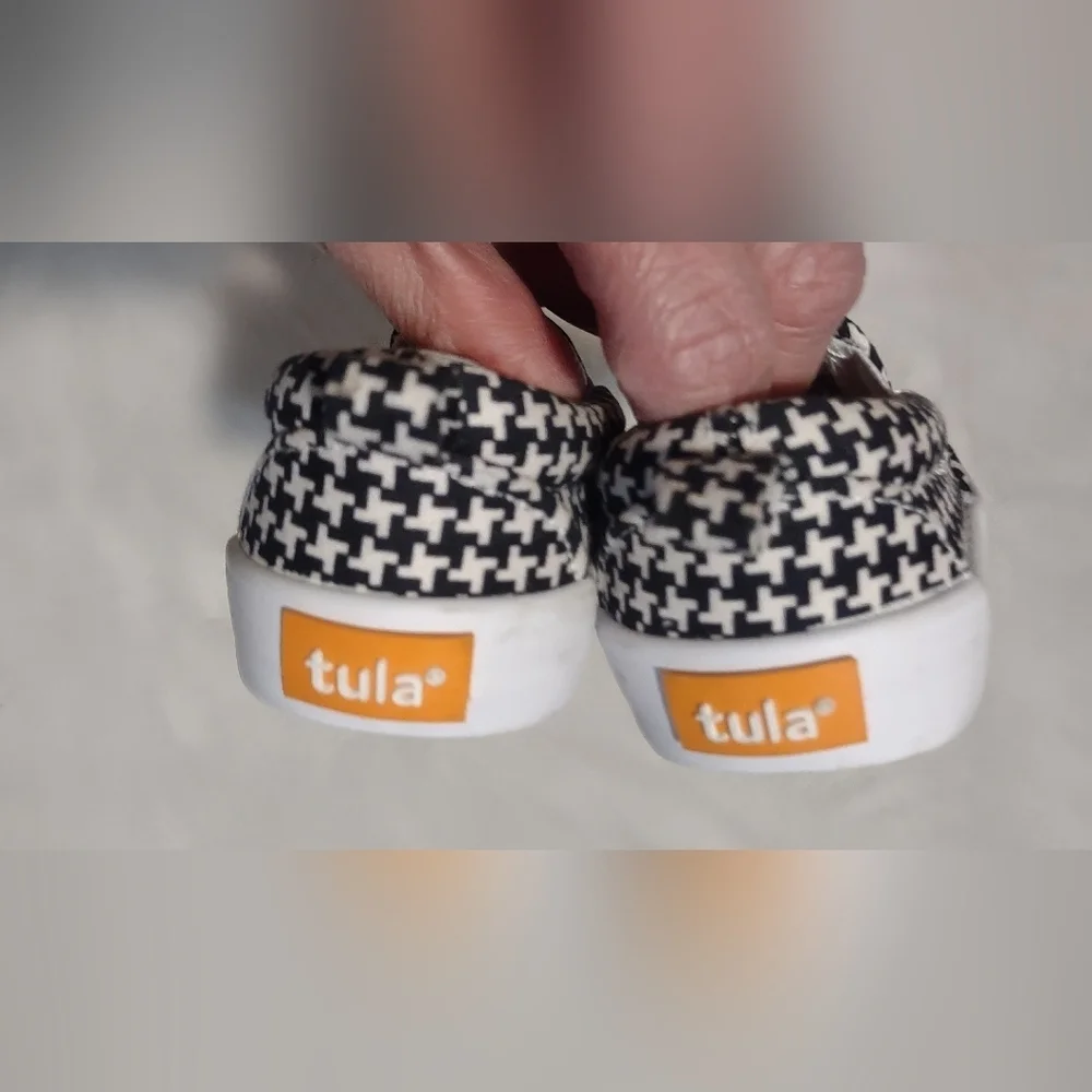 Tula shoes for girls size 4